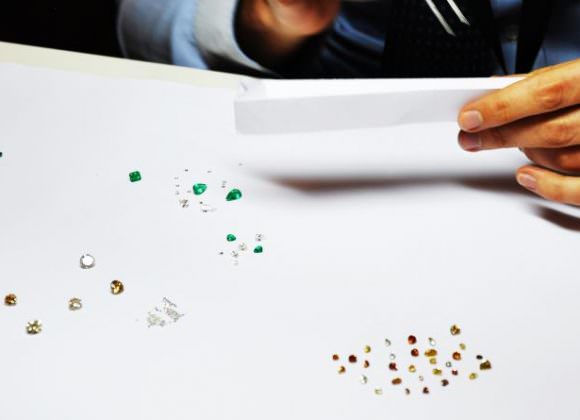 Volete conoscere i prezzi dei diamanti colorati? Volete conoscere i prezzi dei diamanti colorati?