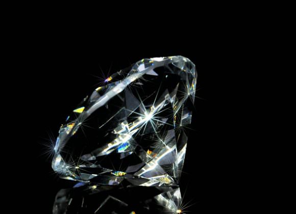 Fluorescenza: una caratteristica utile per la valutazione dei diamanti