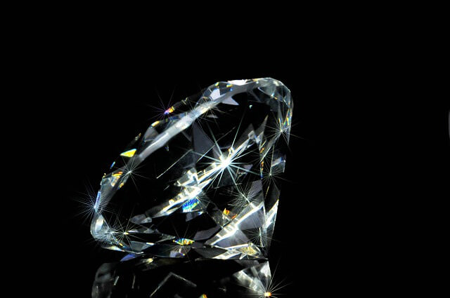 La simmetria dei diamanti: una delle sue caratteristiche fisiche